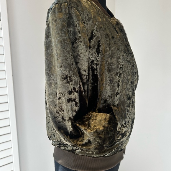 Forever 21 Crushed Velvet Bomber Jacket Size M - Picture 2 of 5